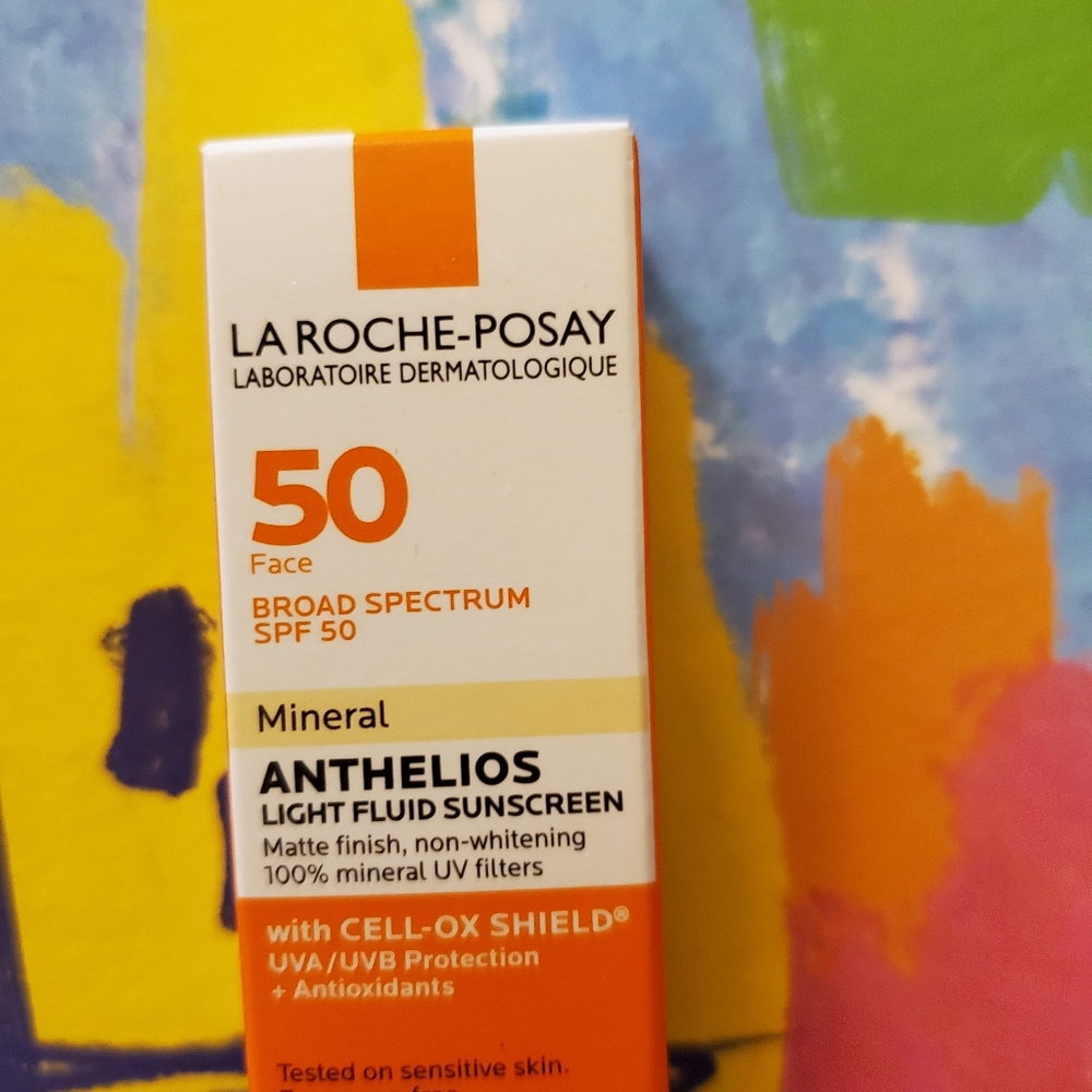 Mineral light fluid SPF 50 face sunscreen (sample)